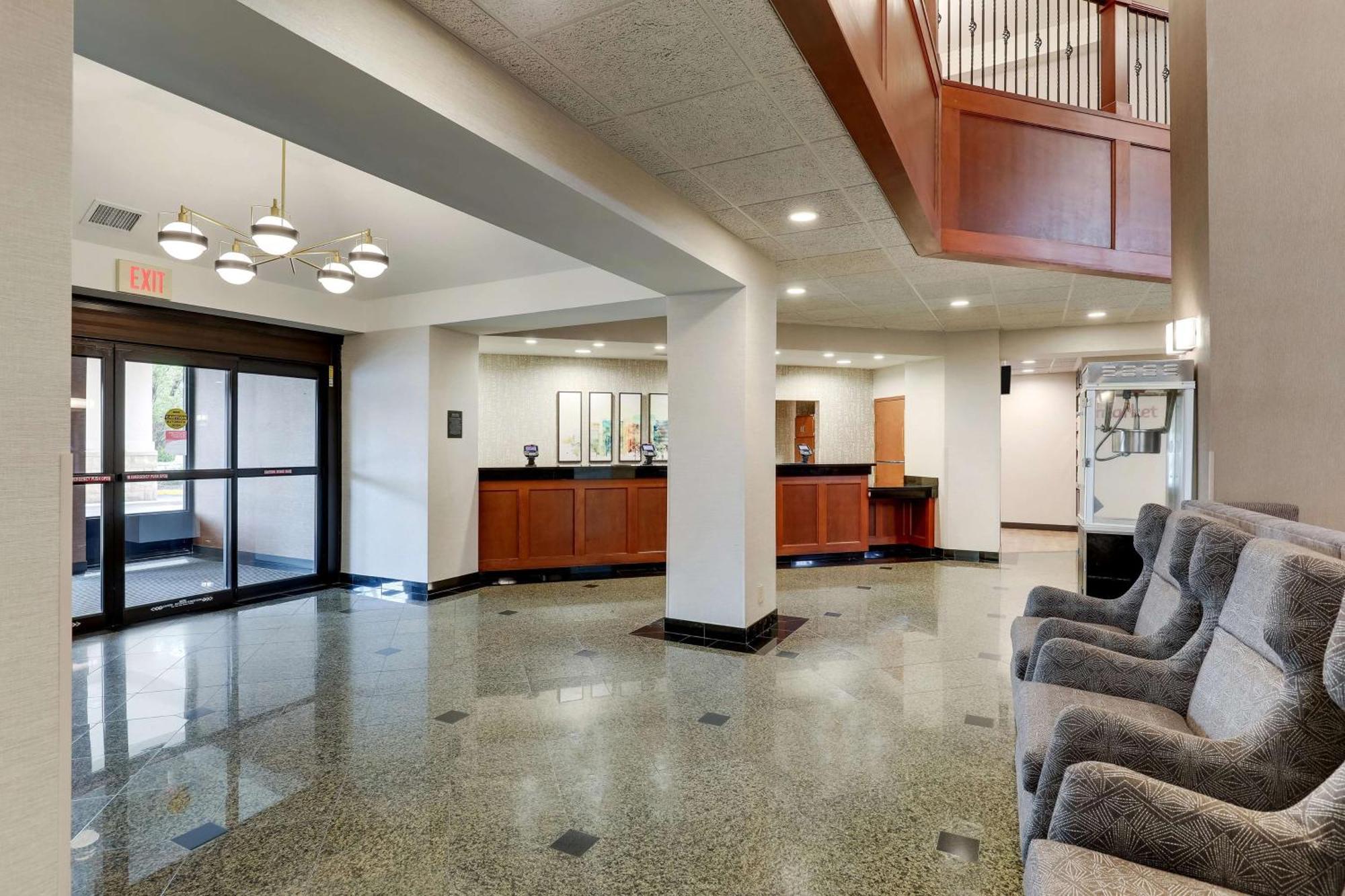 Drury Inn & Suites Birmingham Lakeshore Drive Exterior foto
